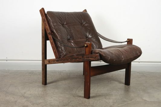 Low back leather lounger