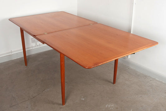 Peter Hvidt and Orla MÌülgaard Nielsen dining table