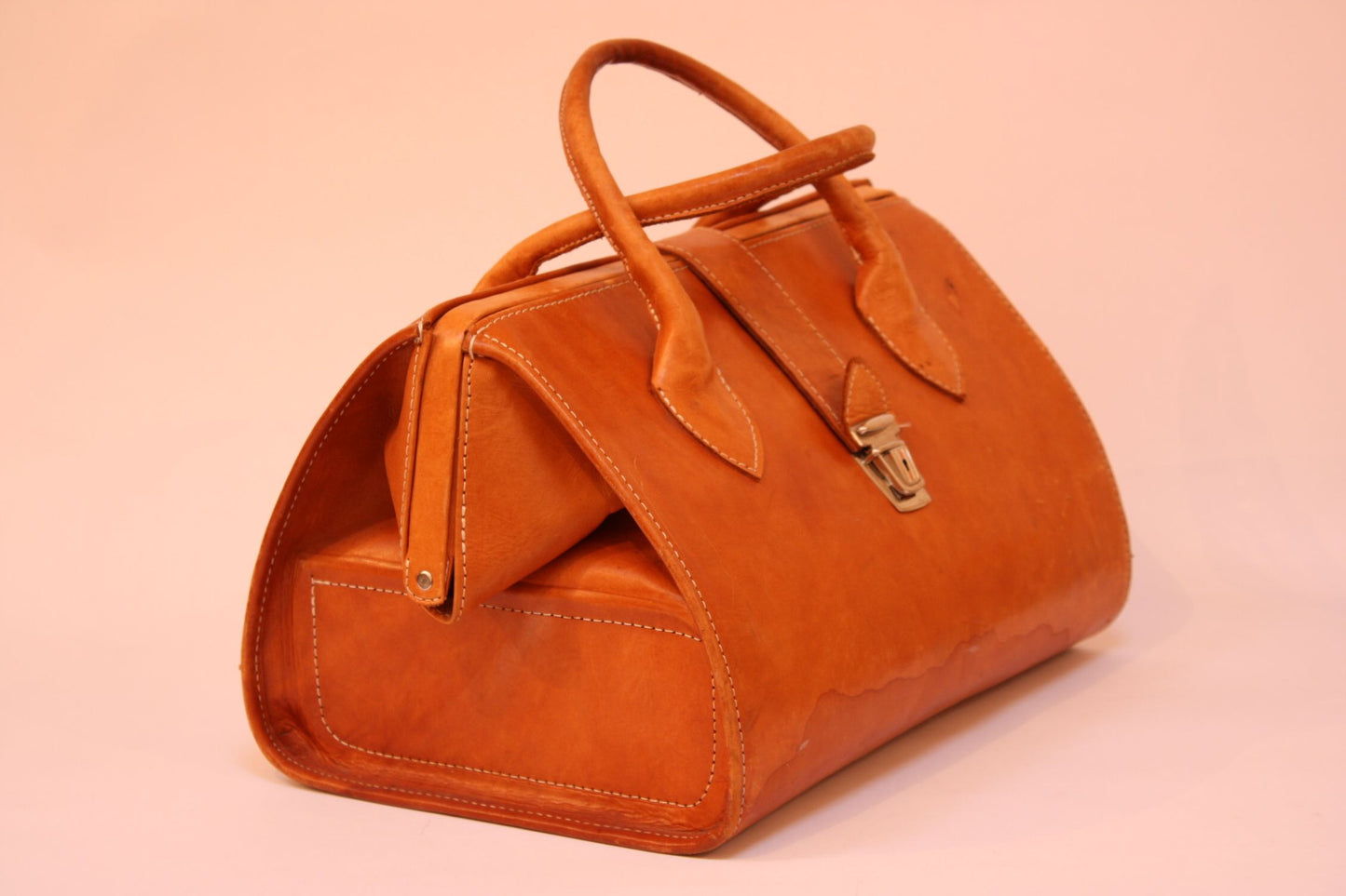 Vintage tan leather doctotr's bag