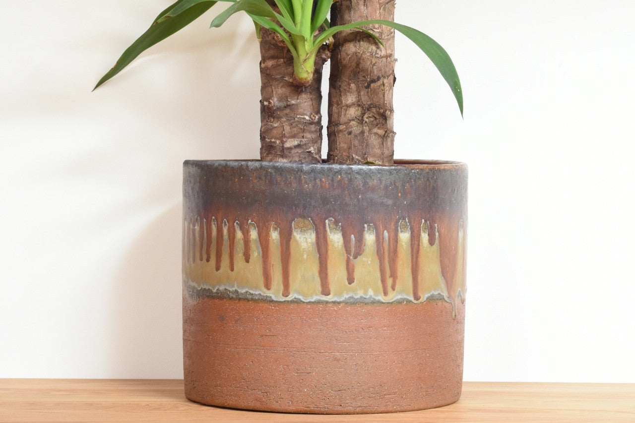 Large plant pot by Axella