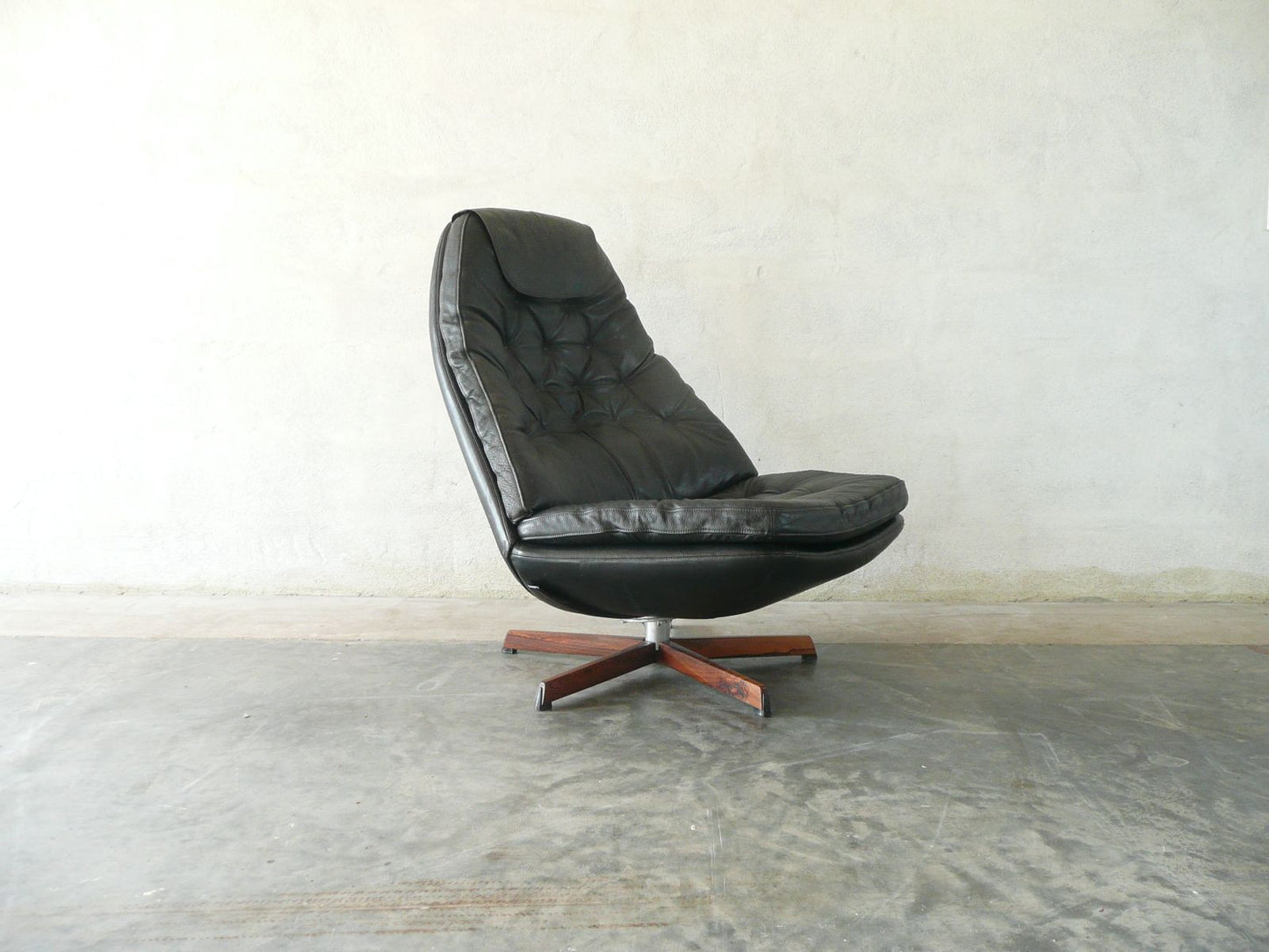 Reclining lounge chair by Madsen & Schubell