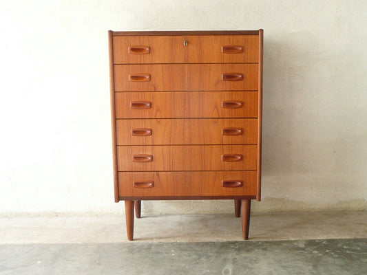 Chest of six drawers