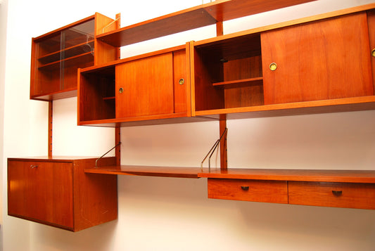 PS shelving system in teak