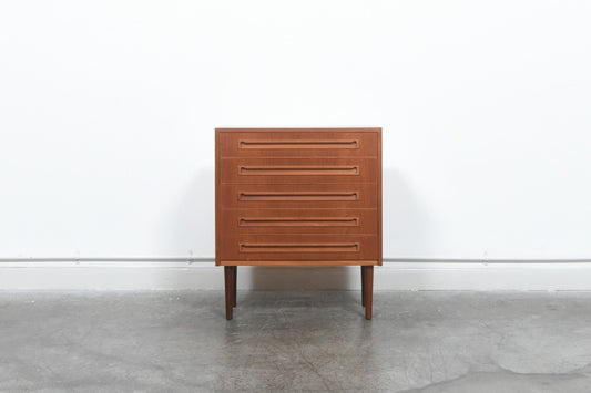 Short chest of five drawers