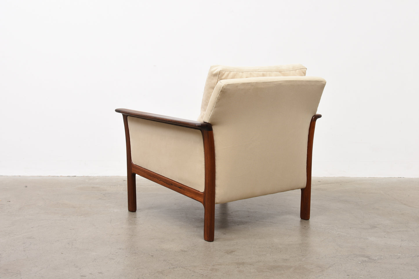 1960s 'Largo' lounger in rosewood + cotton