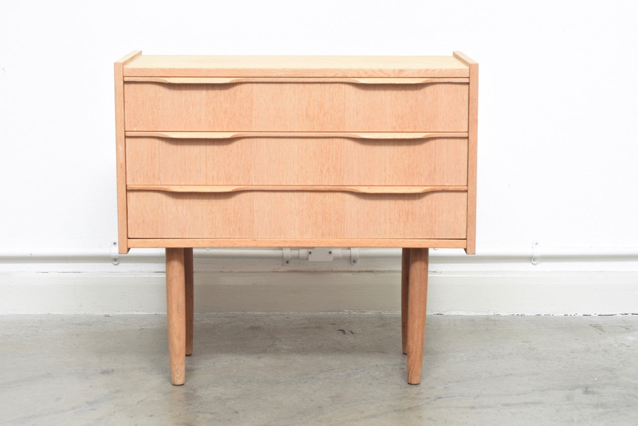 Short oak chest with lipped handles