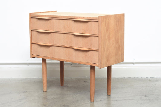 Short oak chest with lipped handles