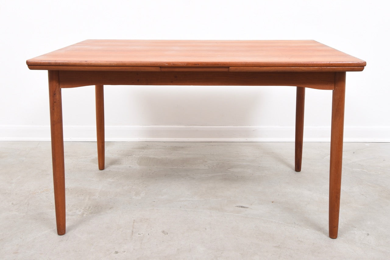 Extending rectangular dining table in teak