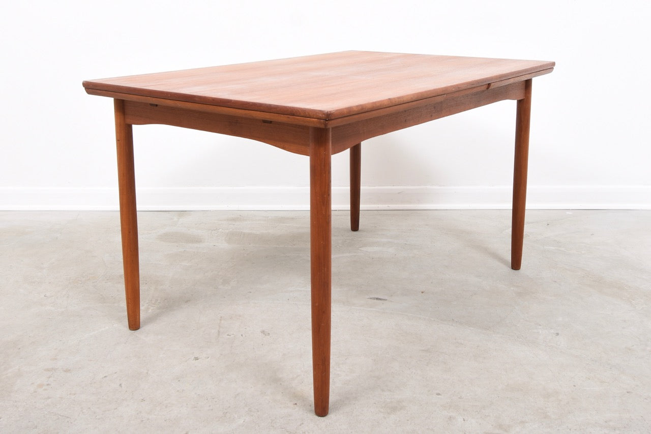 Extending rectangular dining table in teak