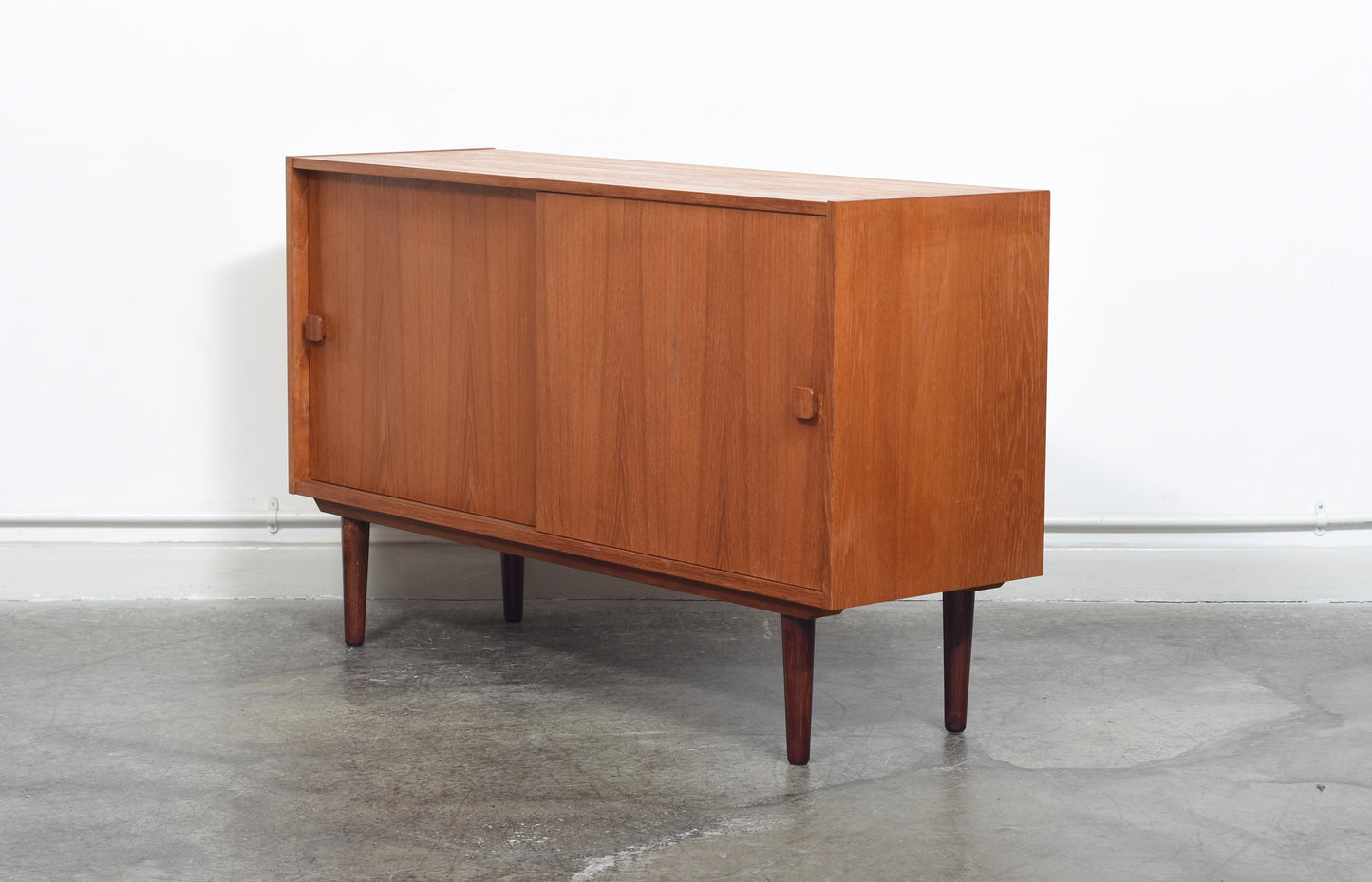 Teak sideboard with square handles