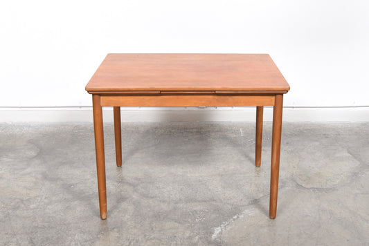 Extending rectangular dining table in teak