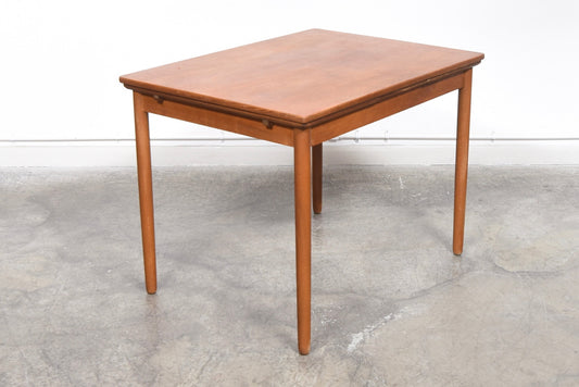 Extending rectangular dining table in teak