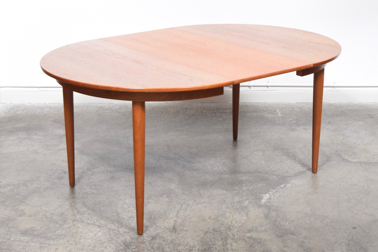 Extending circular dining table by Farstrup