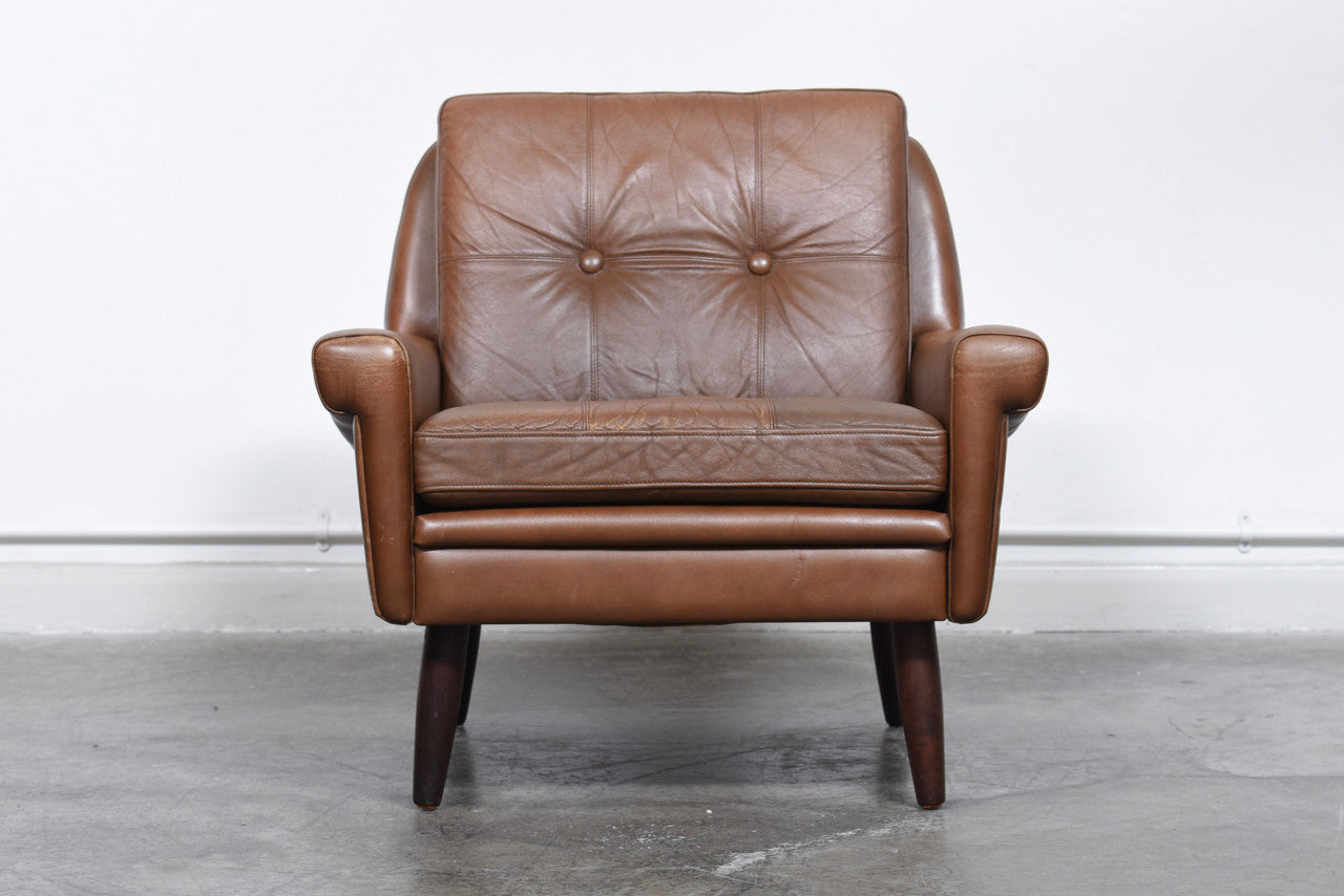 Low back leather lounge chair by Skipper Møbler