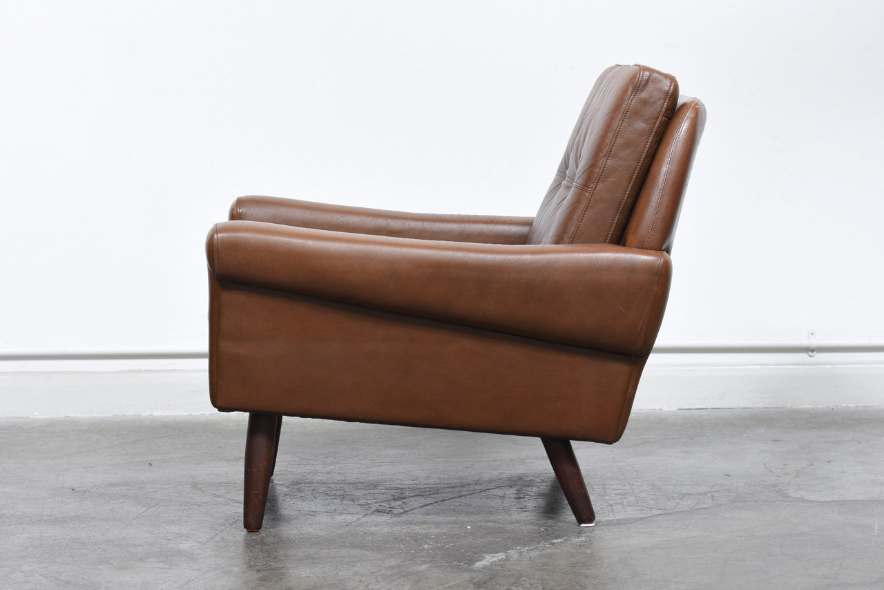 Low back leather lounge chair by Skipper Møbler