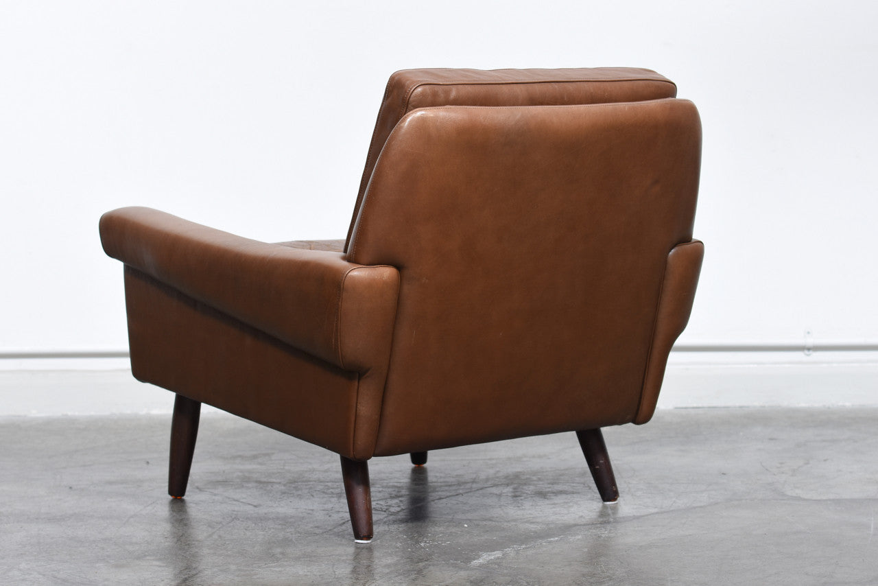 Low back leather lounge chair by Skipper Møbler