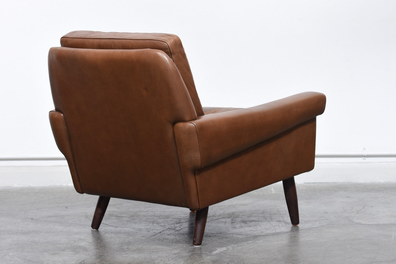 Low back leather lounge chair by Skipper Møbler