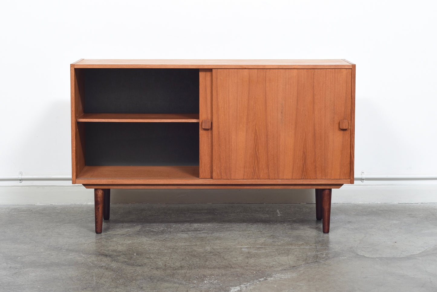 Teak sideboard with square handles