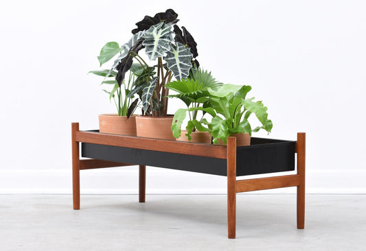 Long planter in teak with metal liner