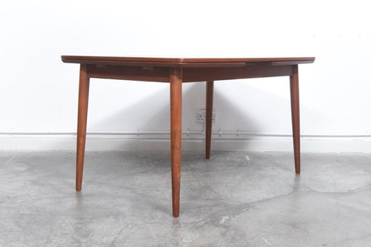 Extending dining table with splayed legs