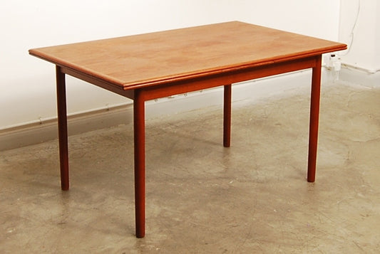 Rectangular dining table in teak