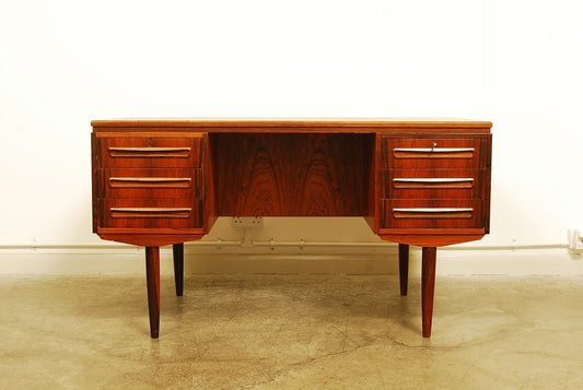 On sale: Rosewood desk by J Svenstrup