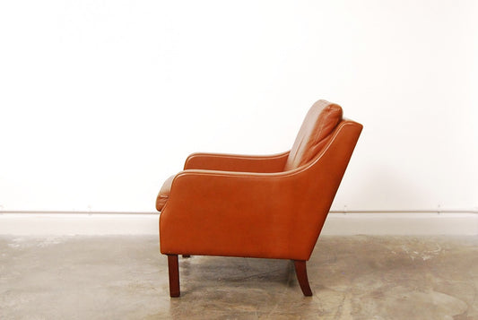 Low back leather lounge chair