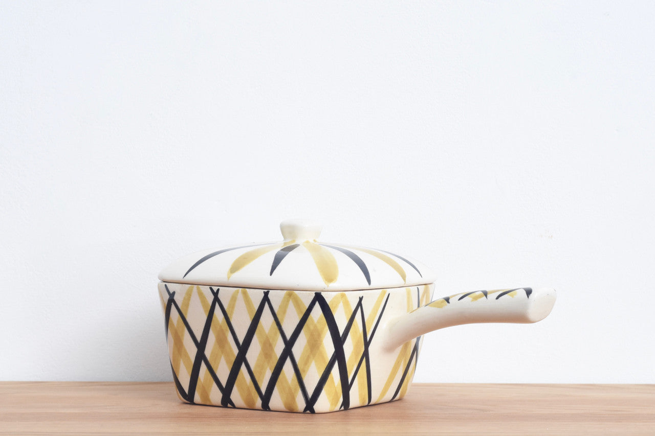 Ceramic sauce pot