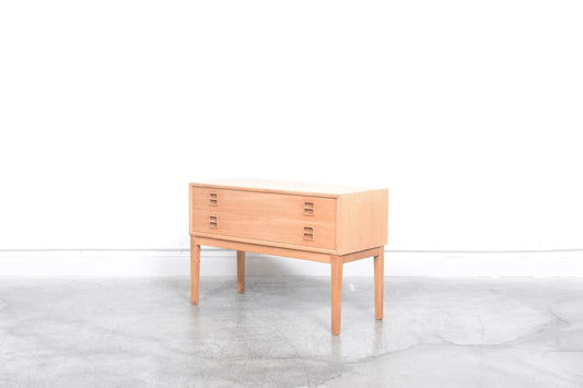 Low oak storage cabinet / TV stand