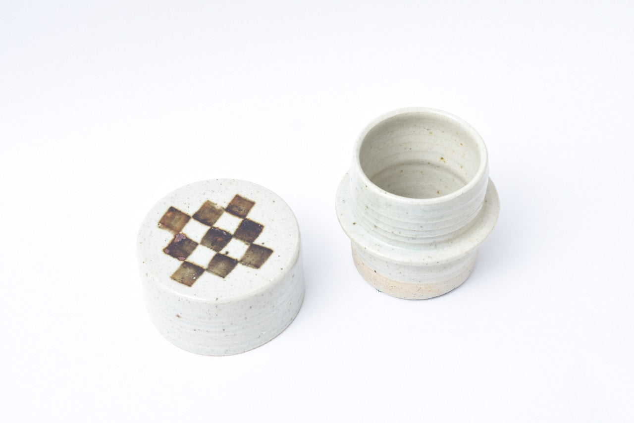 Ceramic pot with lid by Tue