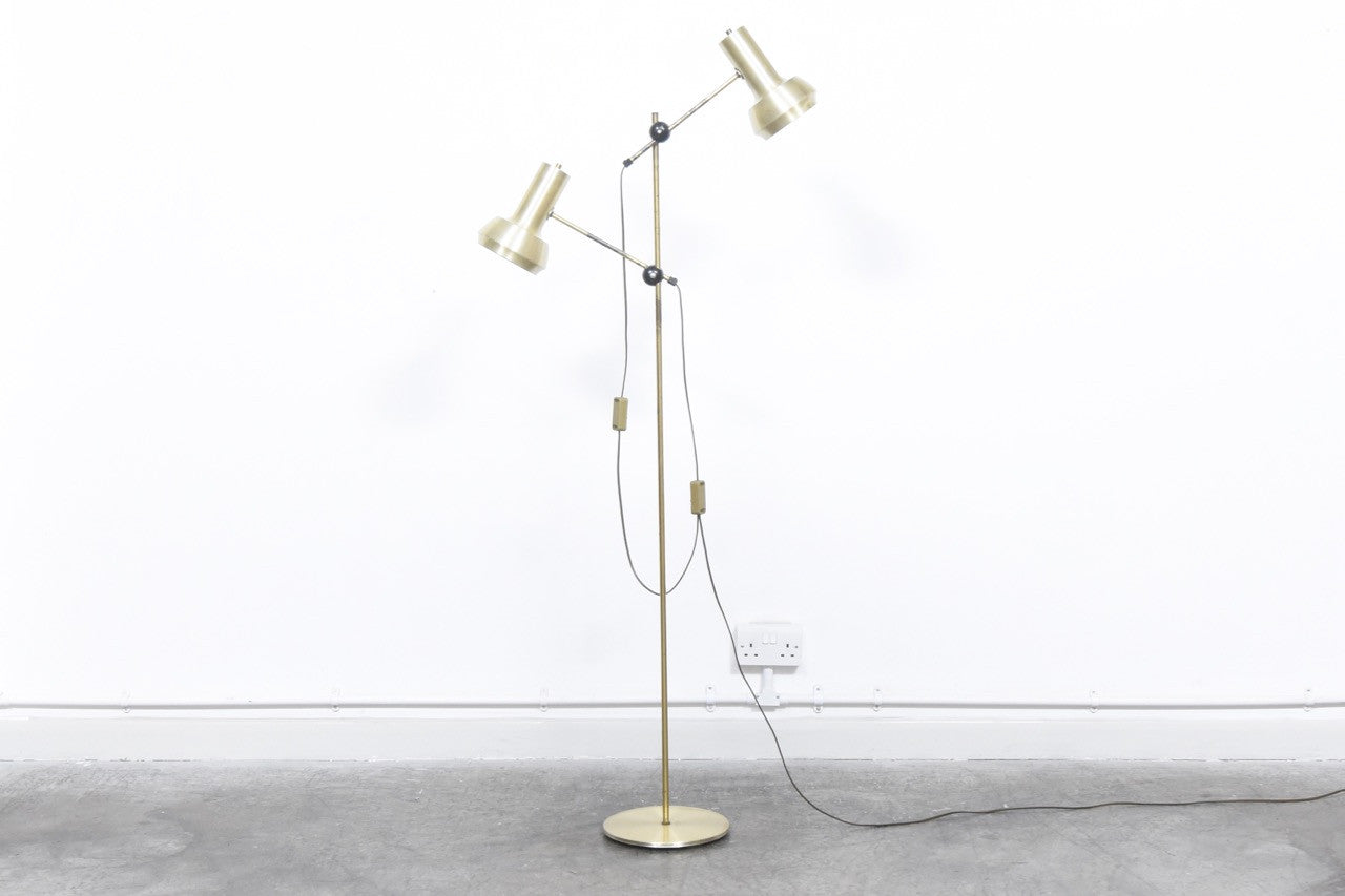 Height adjustable twin-headed floor lamp