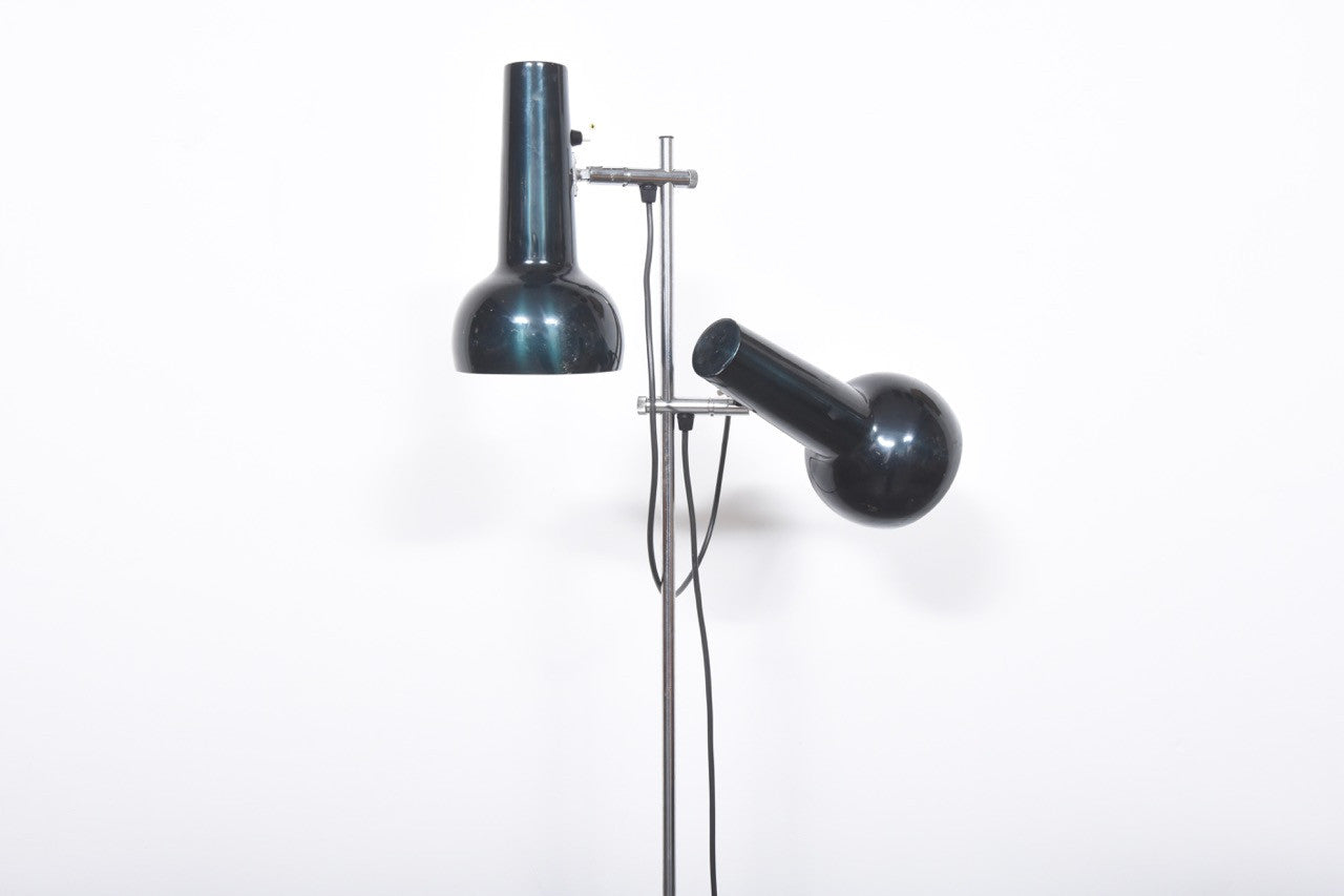 Height adjustable floor lamp