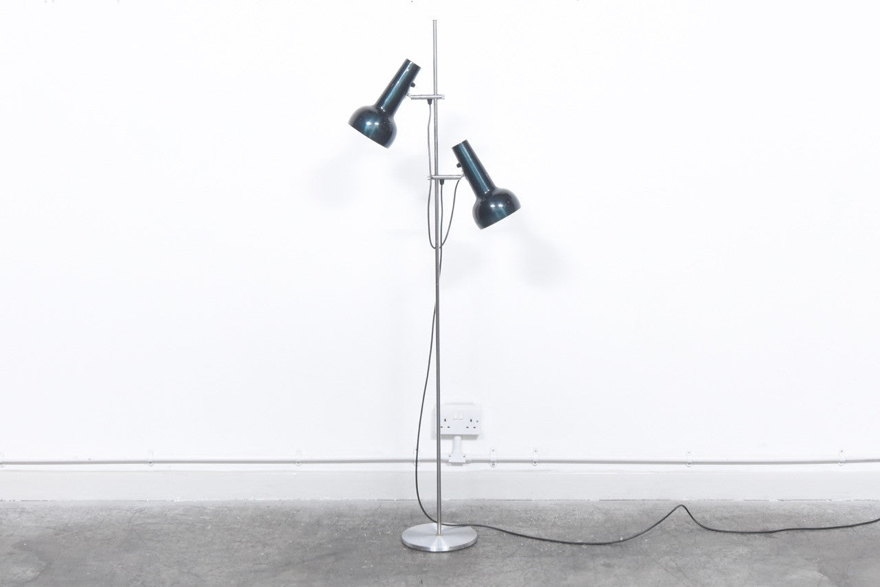 Height adjustable floor lamp