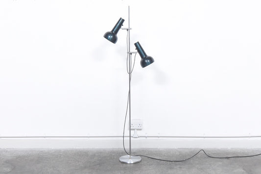 Height adjustable floor lamp