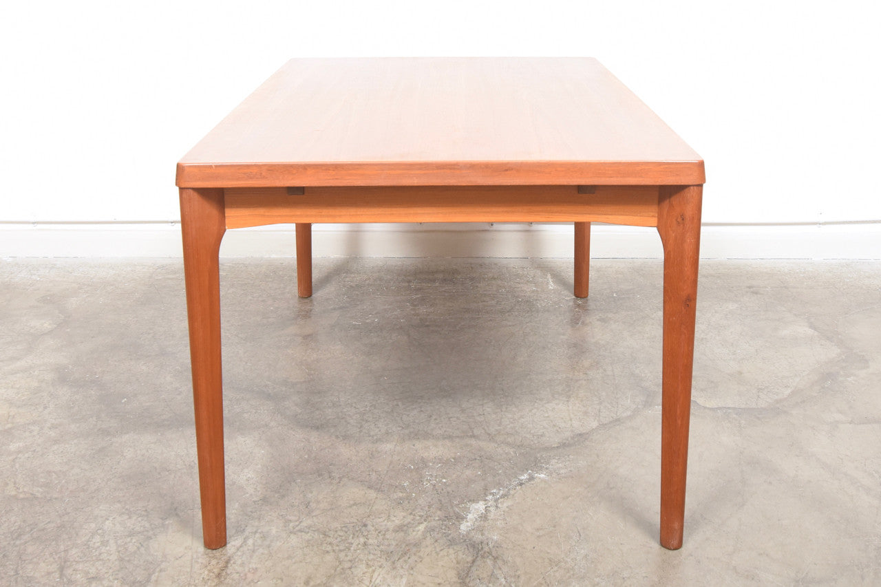 Extending dining table by Vejle Møbelfabrik