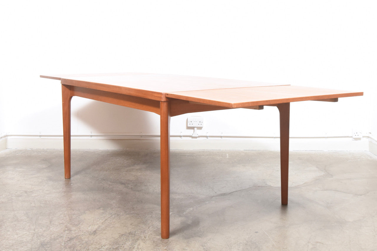 Extending dining table by Vejle Møbelfabrik