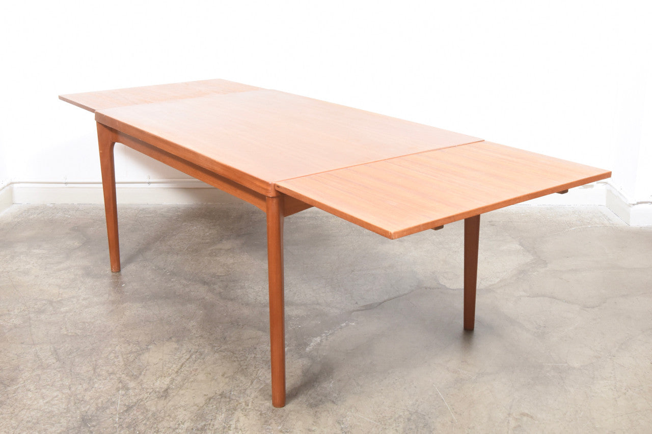 Extending dining table by Vejle Møbelfabrik