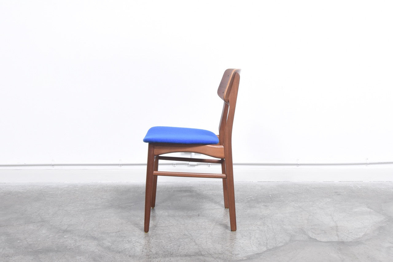 Set of four dining chairs in teak with royal blue seats