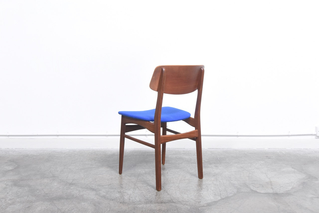 Set of four dining chairs in teak with royal blue seats