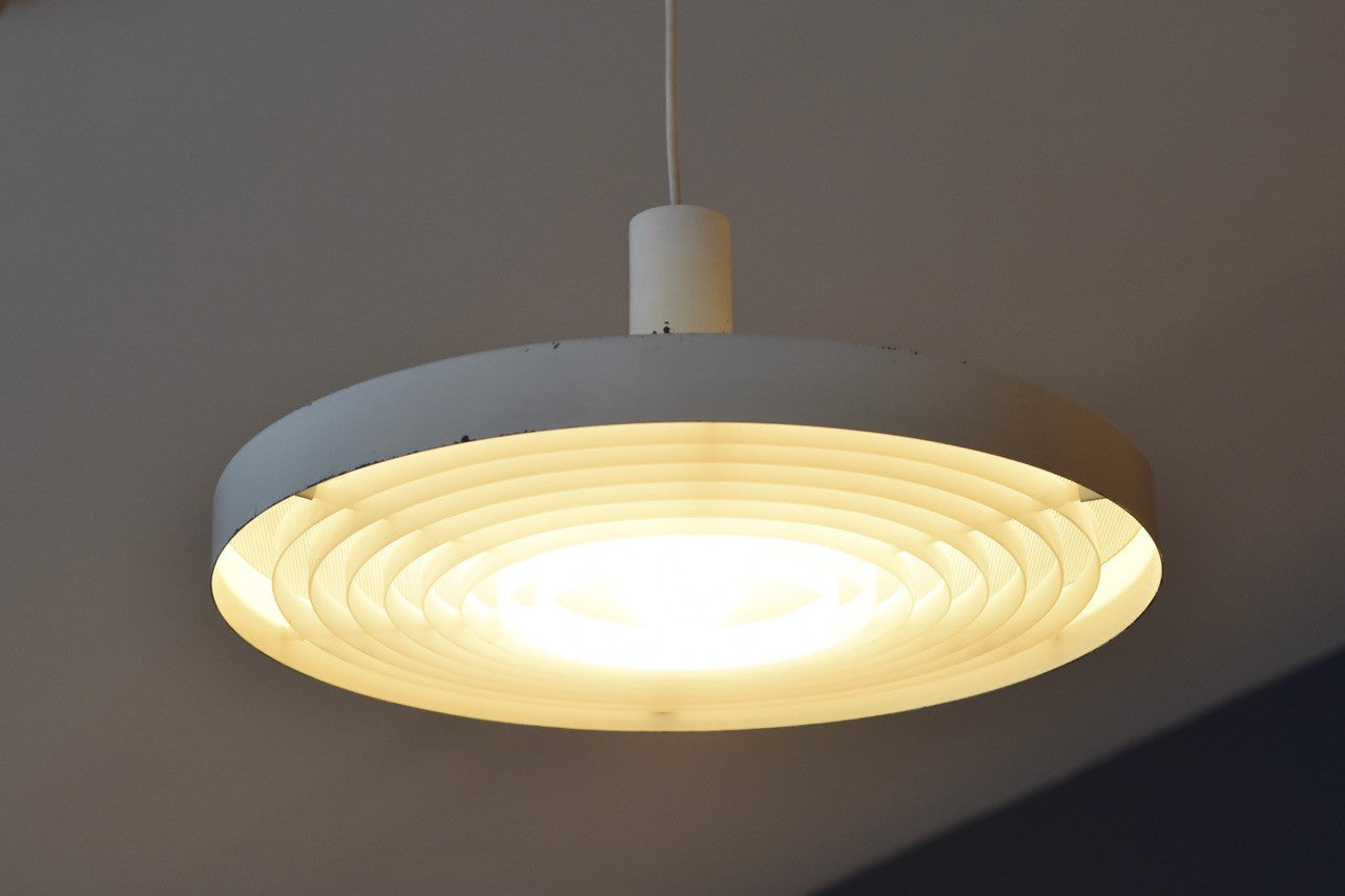 Slim ceiling light with diffuser