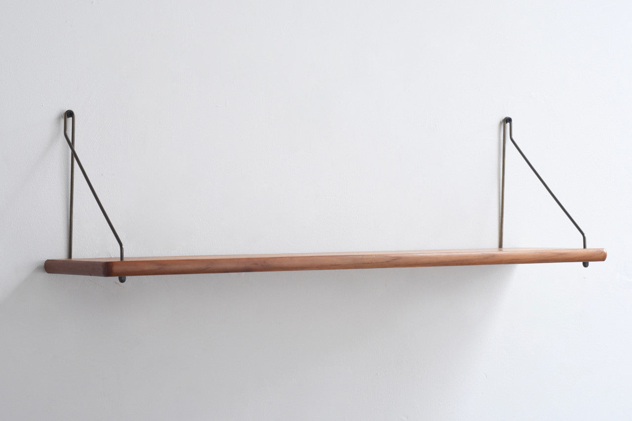 Floating shelf in teak with rounded edges