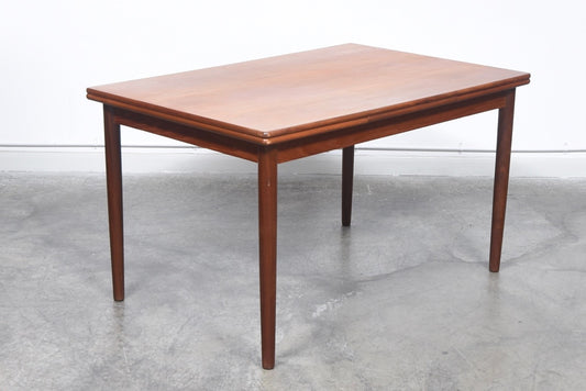 Extending dining table in teak no. 1