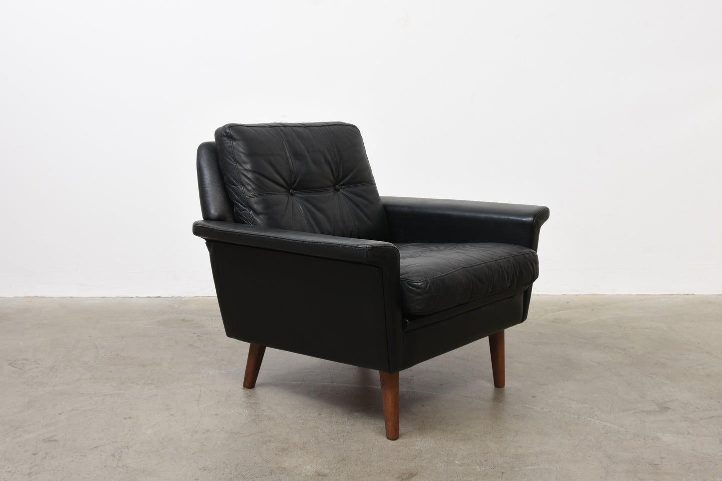 1960s leather lounger by Nili