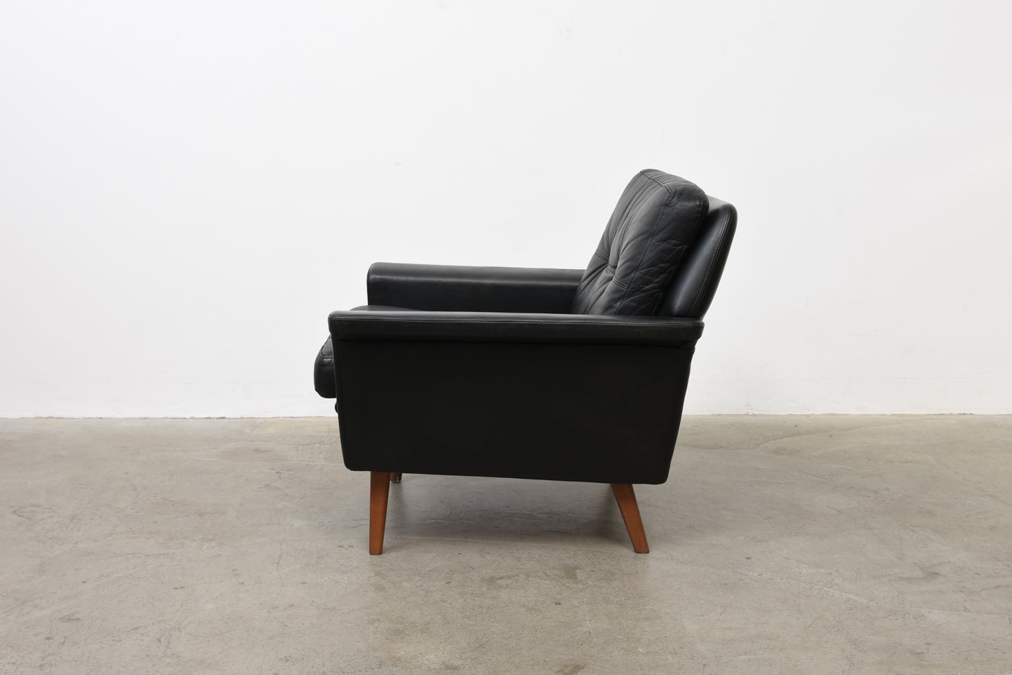 1960s leather lounger by Nili