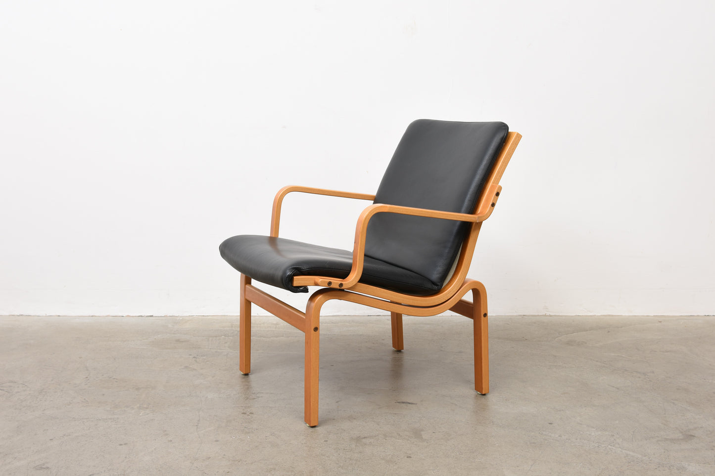 1980s beech + leather lounger