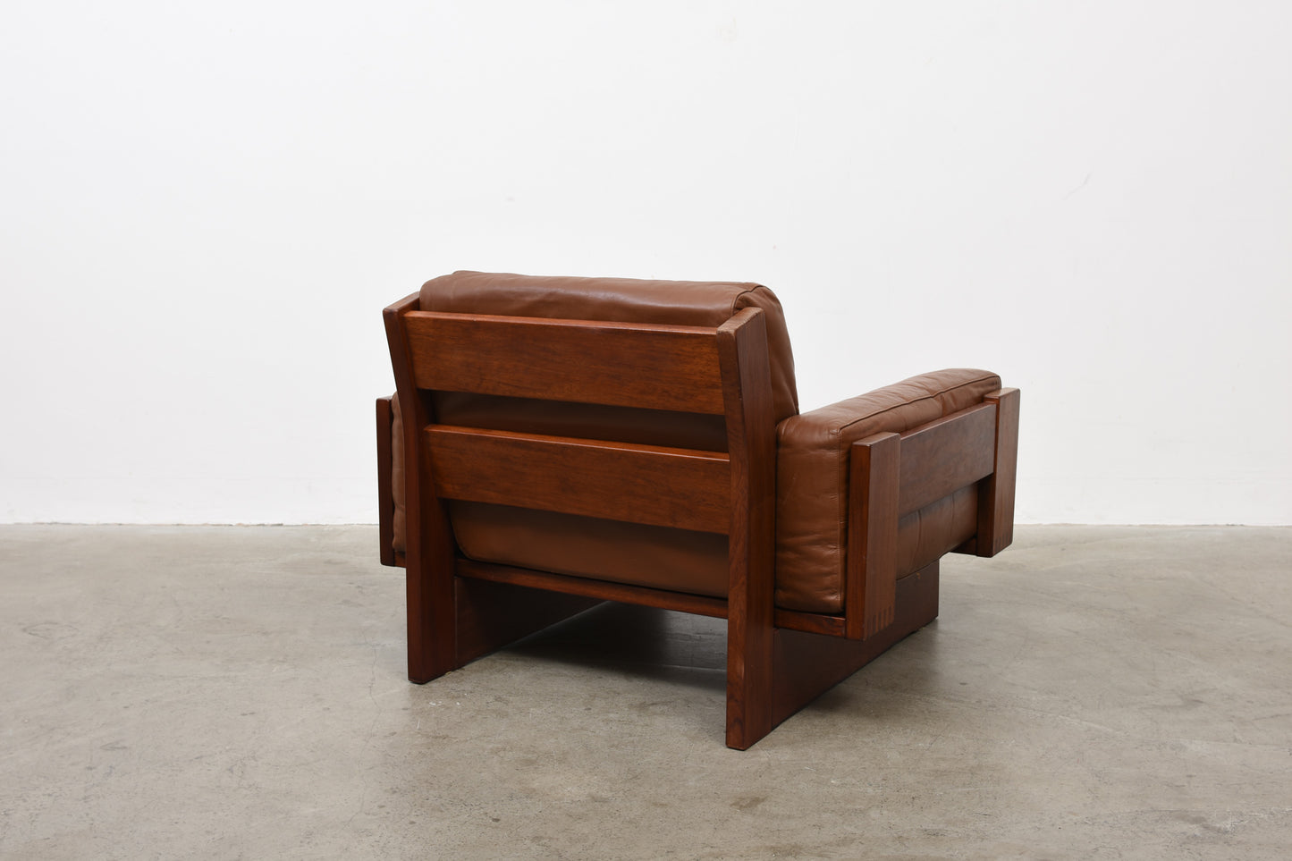 Model 1001 leather + oak lounger by Bruksbo