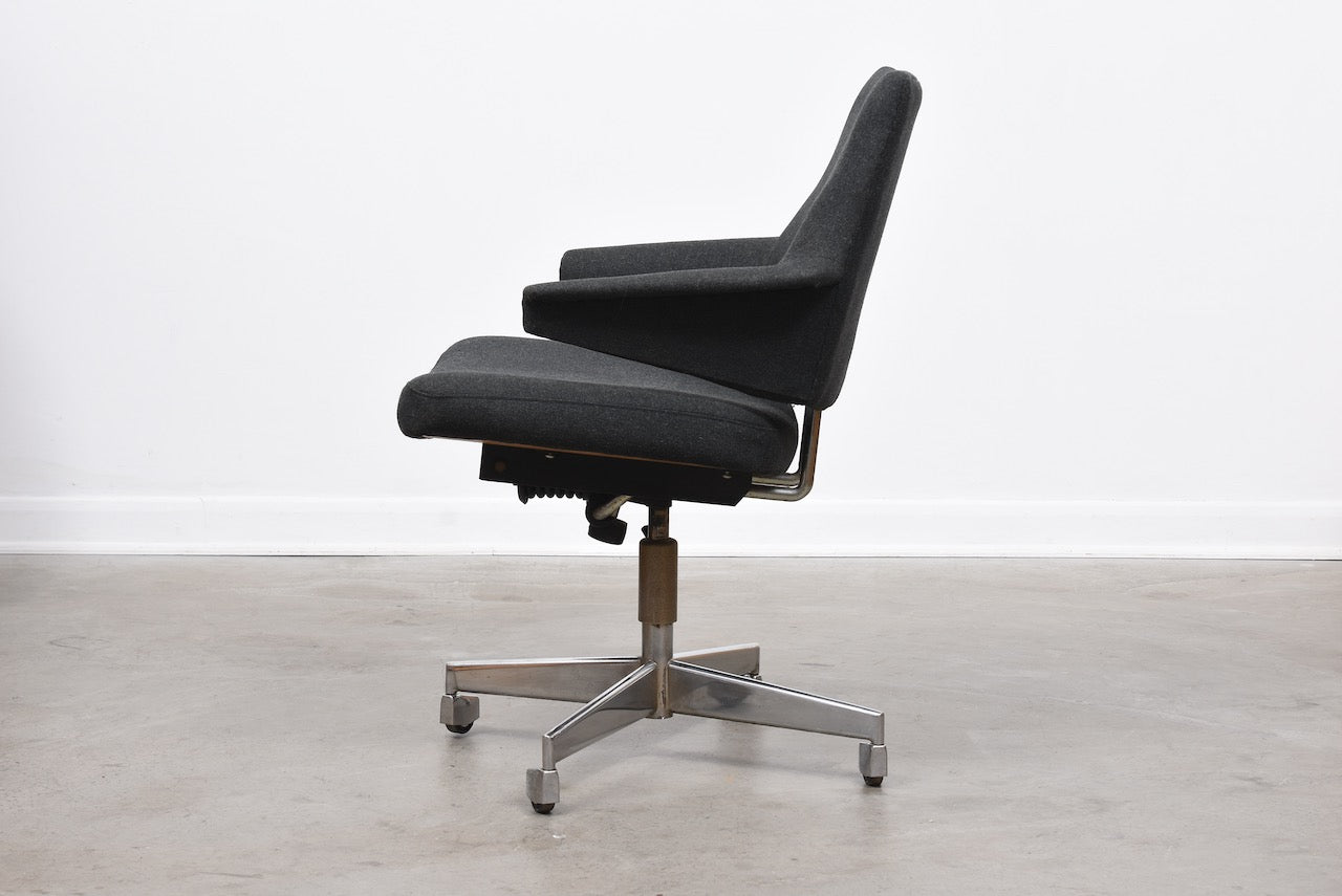 1960s height-adjustable swivel chair by Labofa