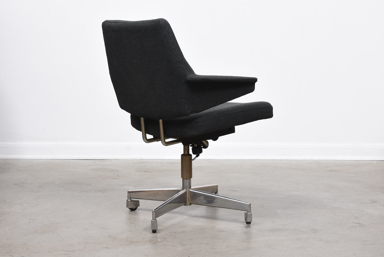 1960s height-adjustable swivel chair by Labofa