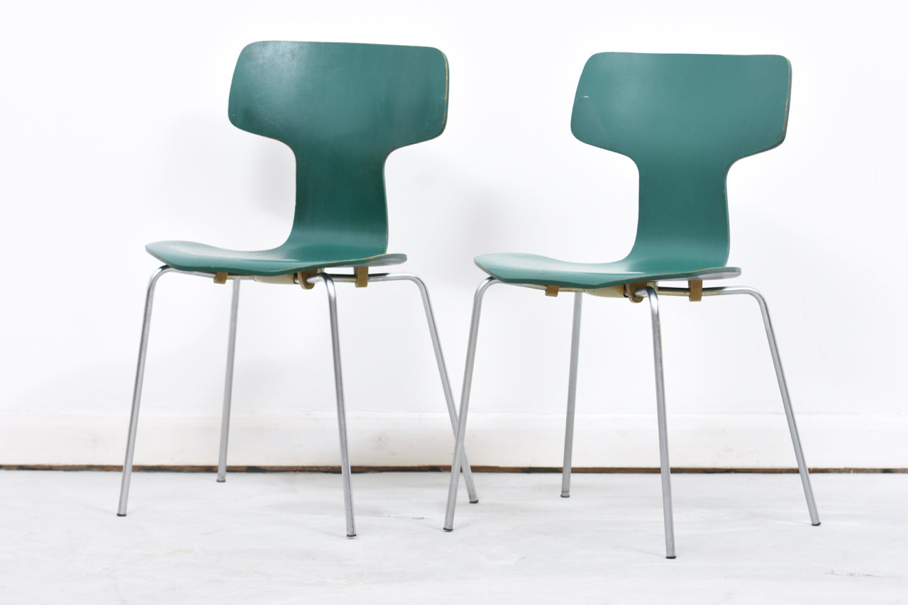 Set of four stacking chairs by Arne Jacobsen