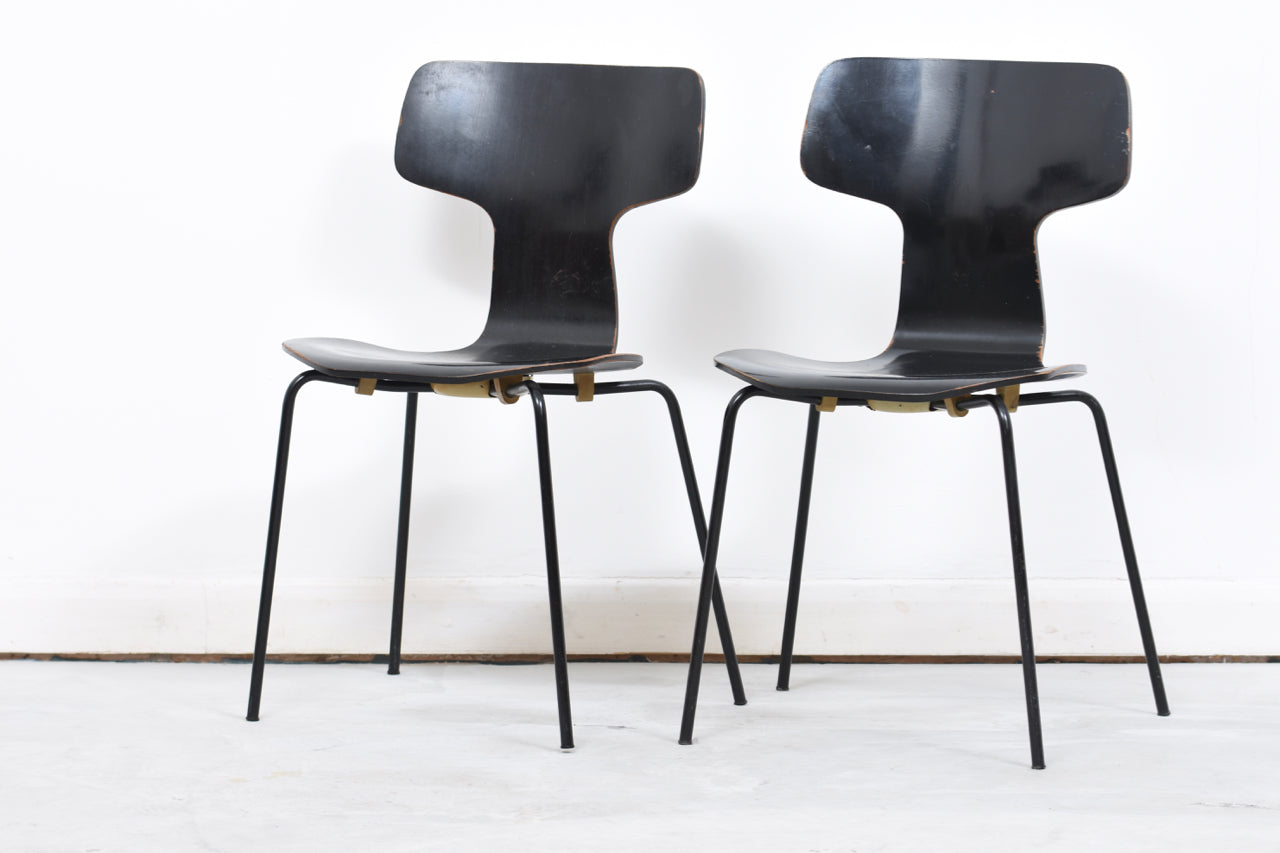 Set of four stacking chairs by Arne Jacobsen